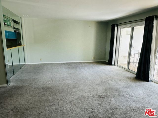 325 E Via Escuela 322, Palm Springs, CA 92262