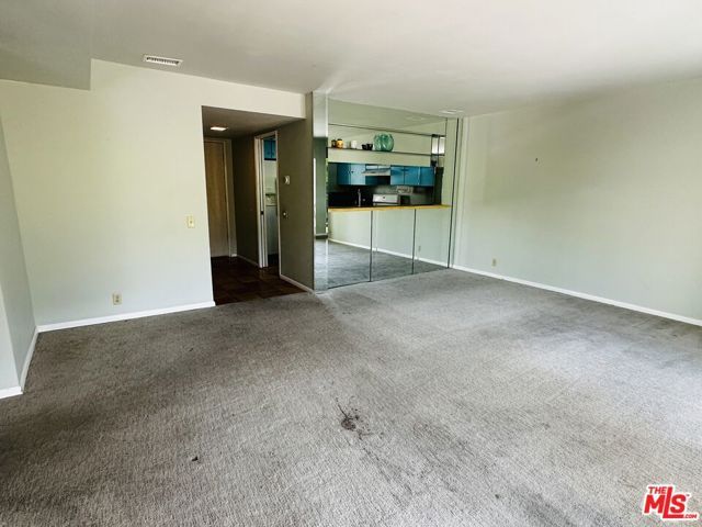 325 E Via Escuela 322, Palm Springs, CA 92262