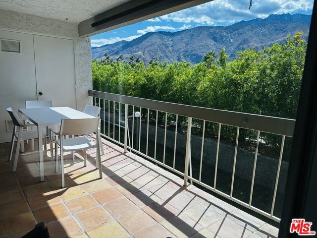 325 E Via Escuela 322, Palm Springs, CA 92262