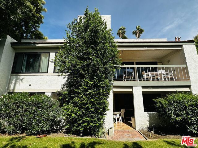 325 E Via Escuela 322, Palm Springs, CA 92262