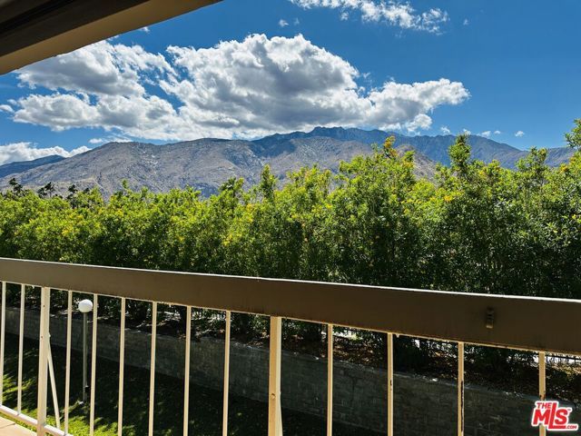 325 E Via Escuela 322, Palm Springs, CA 92262