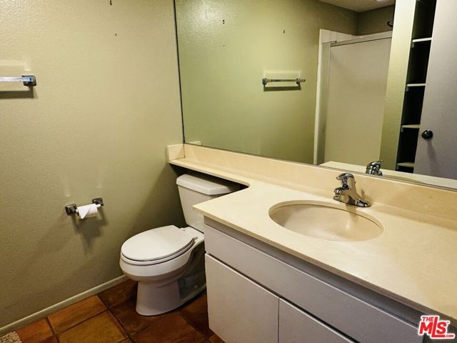 325 E Via Escuela 322, Palm Springs, CA 92262