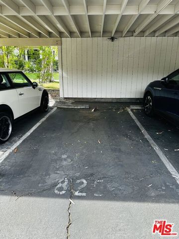 325 E Via Escuela 322, Palm Springs, CA 92262