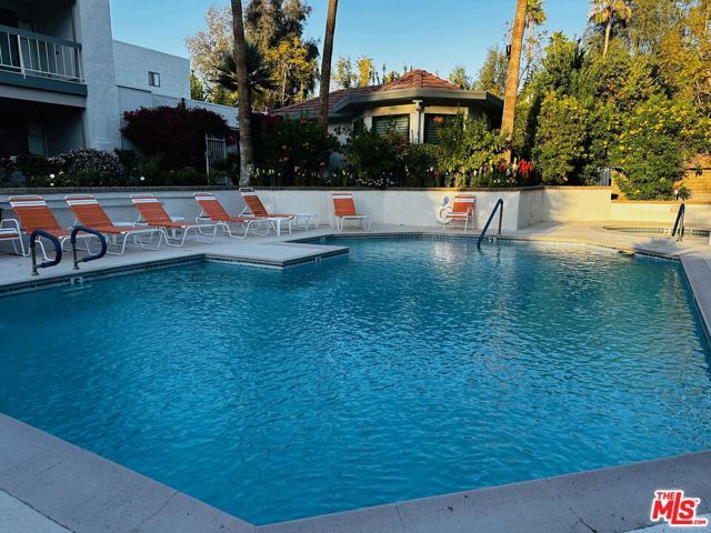 325 E Via Escuela 322, Palm Springs, CA 92262