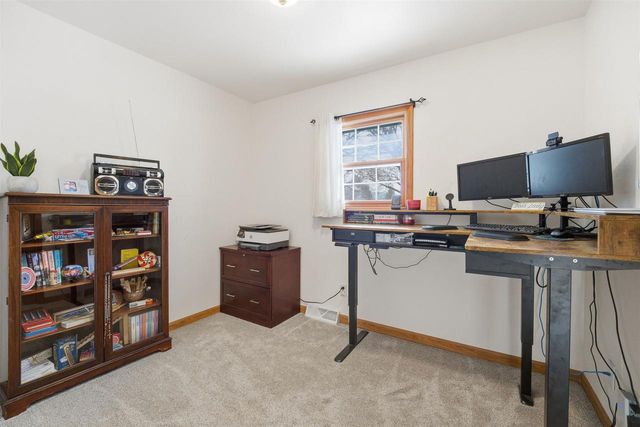 345 NYE STREET, Hortonville, WI 54944