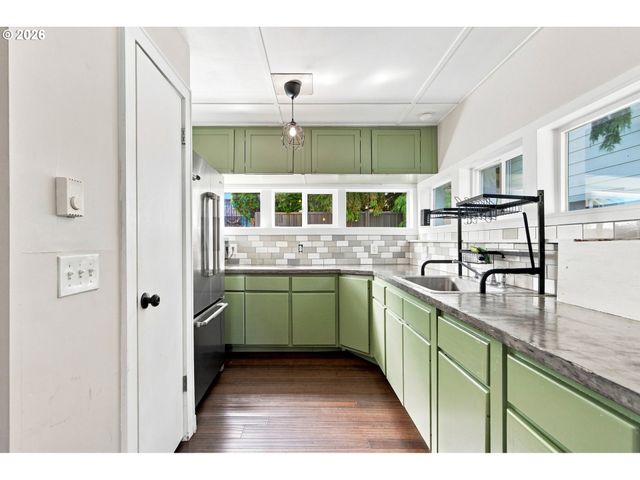 4525 Ne 77TH Ave, Portland, OR 97218