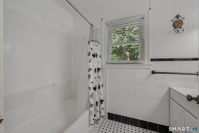 37 Gardner Avenue, New London, CT 06320