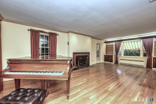 814 Grassy Hill Road, Orange, CT 06477