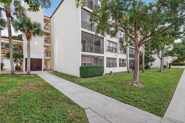 2312 S Cypress Bend Drive 405, Pompano Beach, FL 33069