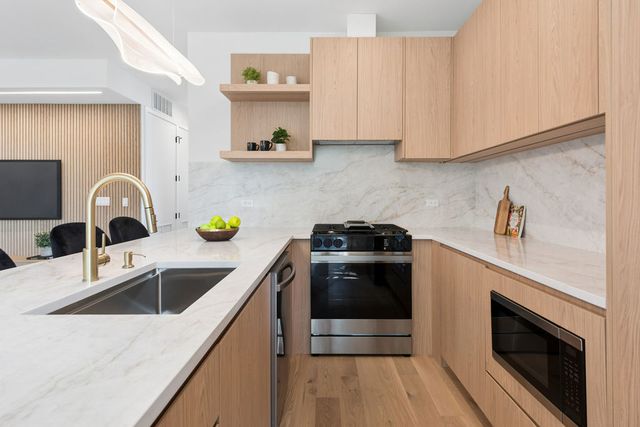 1656 N BOSWORTH Avenue 2N, Chicago, IL 60642