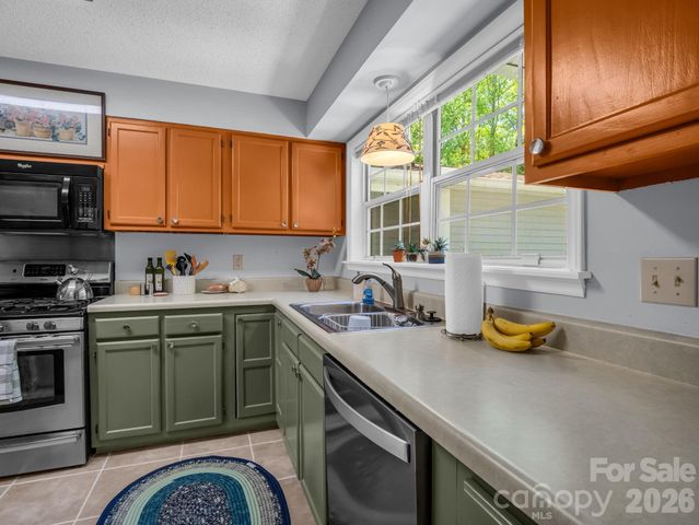 68 Lakeview Court, Brevard, NC 28712
