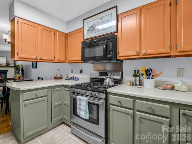 68 Lakeview Court, Brevard, NC 28712