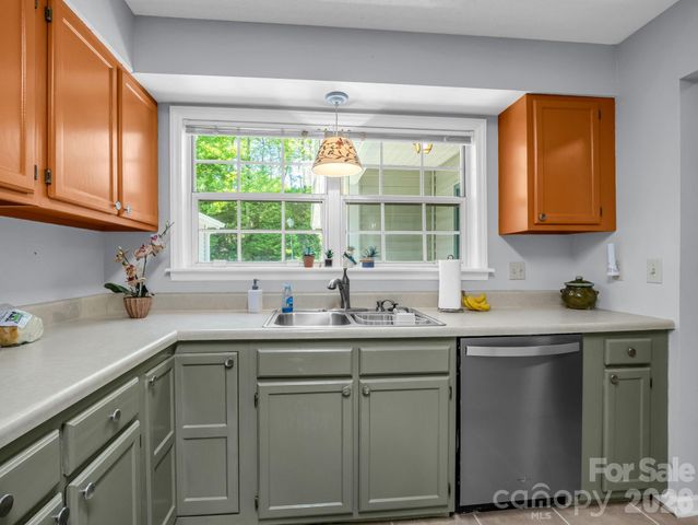 68 Lakeview Court, Brevard, NC 28712