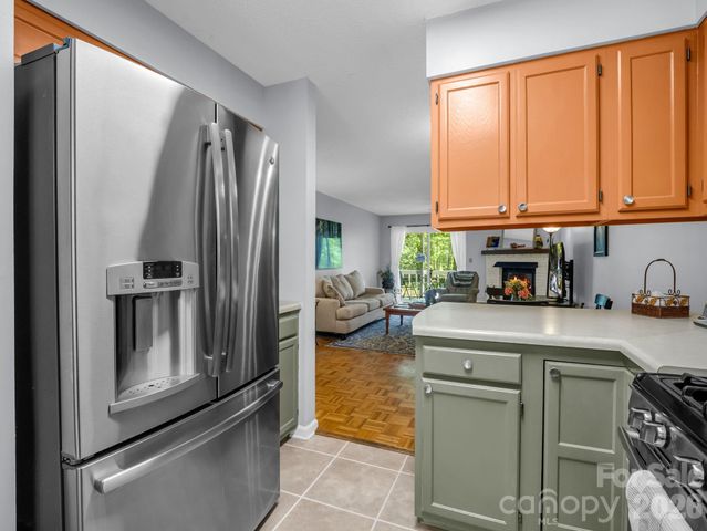 68 Lakeview Court, Brevard, NC 28712
