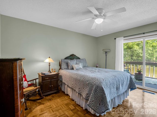 68 Lakeview Court, Brevard, NC 28712
