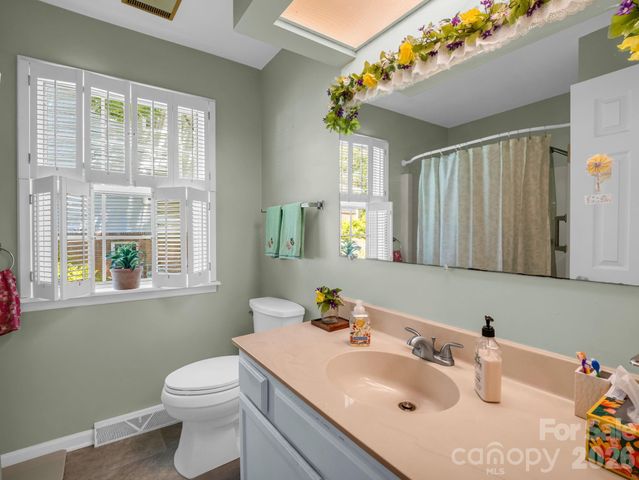 68 Lakeview Court, Brevard, NC 28712