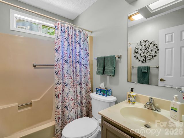 68 Lakeview Court, Brevard, NC 28712