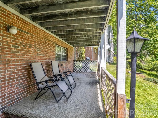 68 Lakeview Court, Brevard, NC 28712