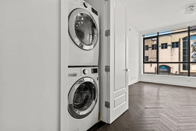 1112 44th Dr Apt 2A, New York City, NY 11101