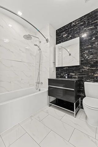 1112 44th Dr Apt 2A, New York City, NY 11101