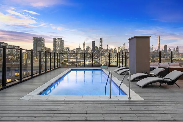 1112 44th Dr Apt 2A, New York City, NY 11101