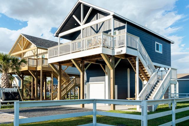 1058 Shady Lane, Gilchrist, TX 77617