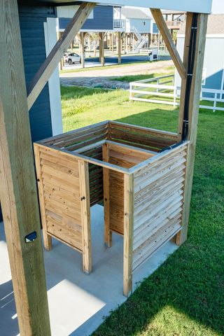 1058 Shady Lane, Gilchrist, TX 77617