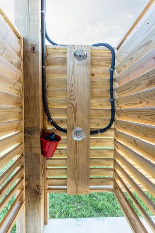 1058 Shady Lane, Gilchrist, TX 77617