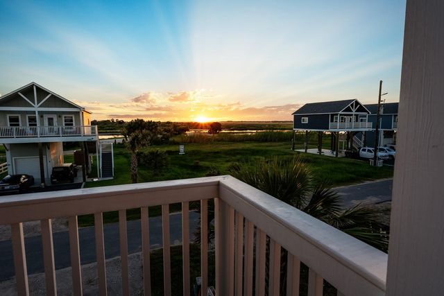 1058 Shady Lane, Gilchrist, TX 77617