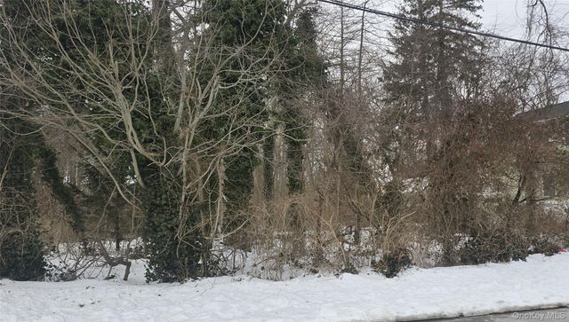 16 Hickory Street, Wyandanch, NY 11798