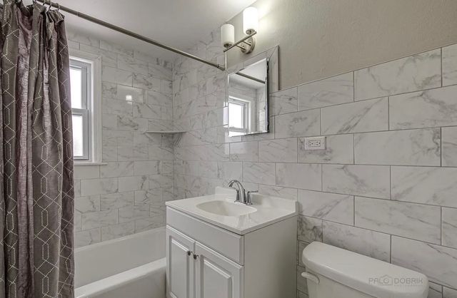 617 Waukegan Road, Deerfield, IL 60015