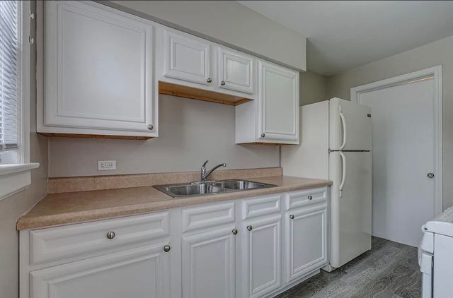 617 Waukegan Road, Deerfield, IL 60015