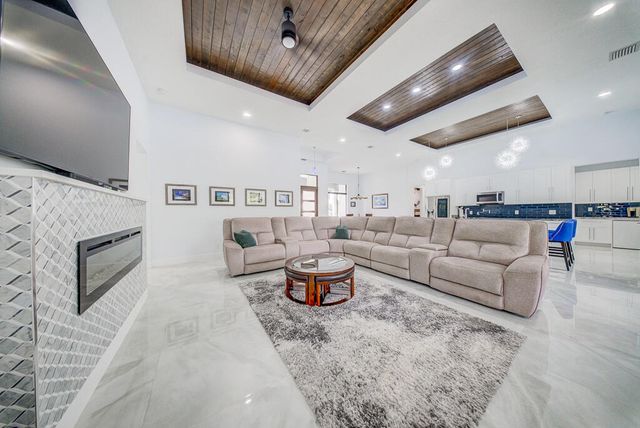 11165 Tangerine Boulevard, West Palm Beach, FL 33412