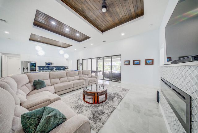 11165 Tangerine Boulevard, West Palm Beach, FL 33412