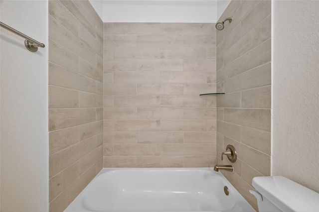 13613 Windward Mist Drive, Texas City, TX 77568