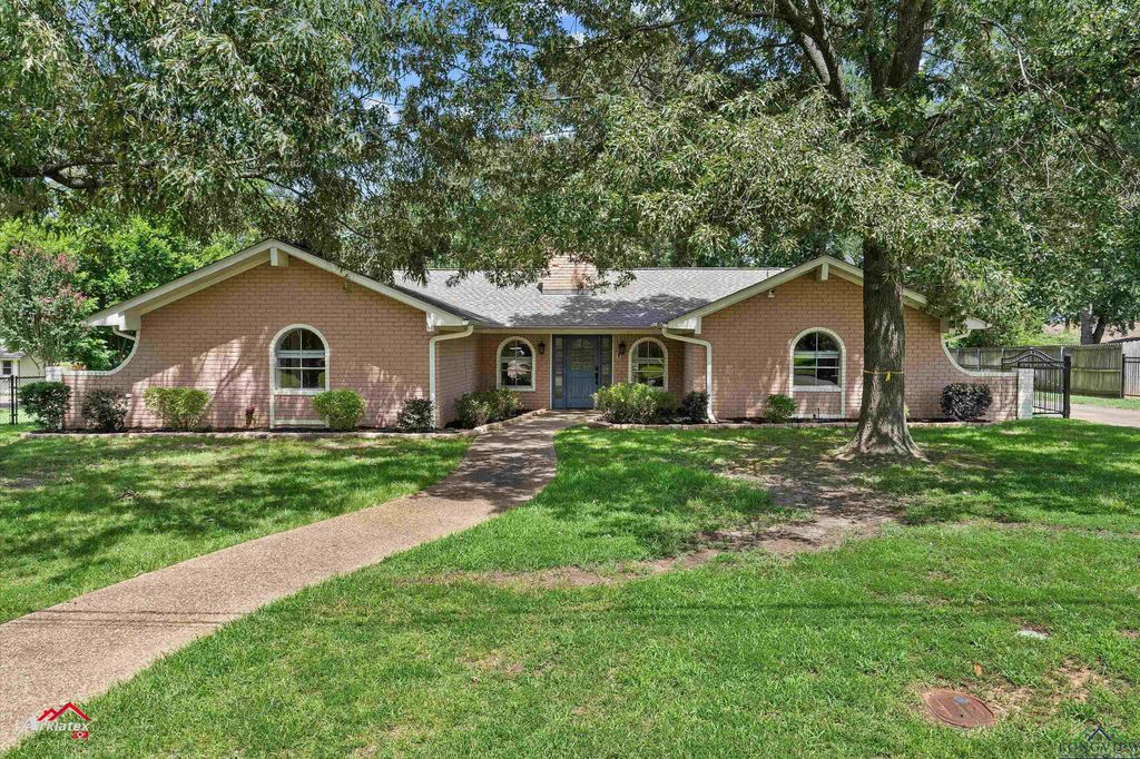 1504 Auburn Dr, Longview, TX 75601