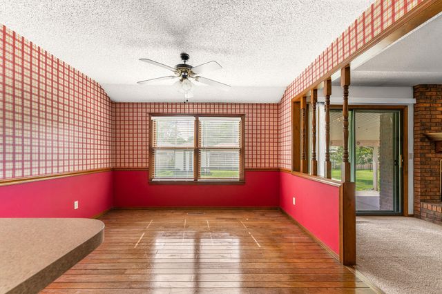 3237 S Kings Avenue, Springfield, MO 65807