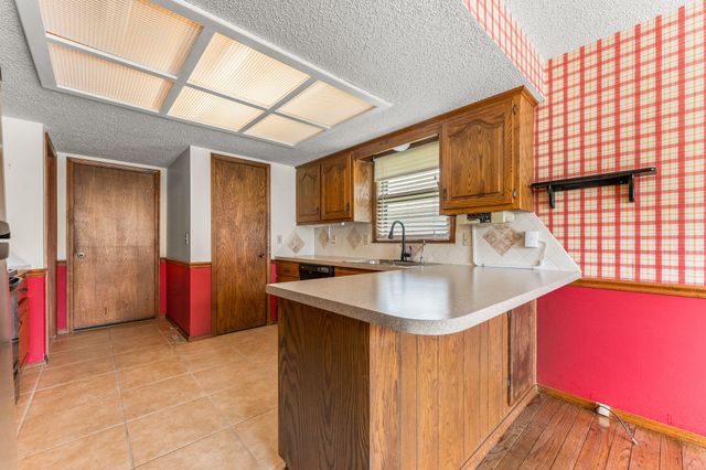 3237 S Kings Avenue, Springfield, MO 65807