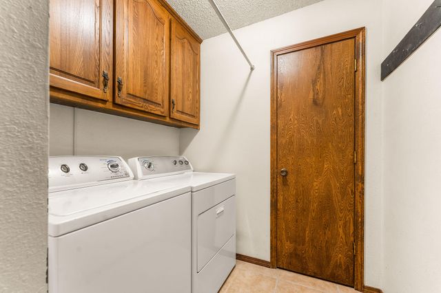3237 S Kings Avenue, Springfield, MO 65807