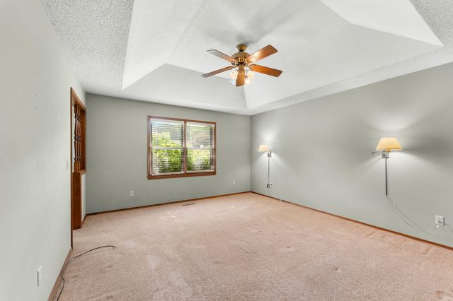 3237 S Kings Avenue, Springfield, MO 65807