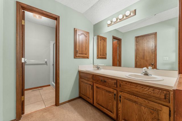 3237 S Kings Avenue, Springfield, MO 65807