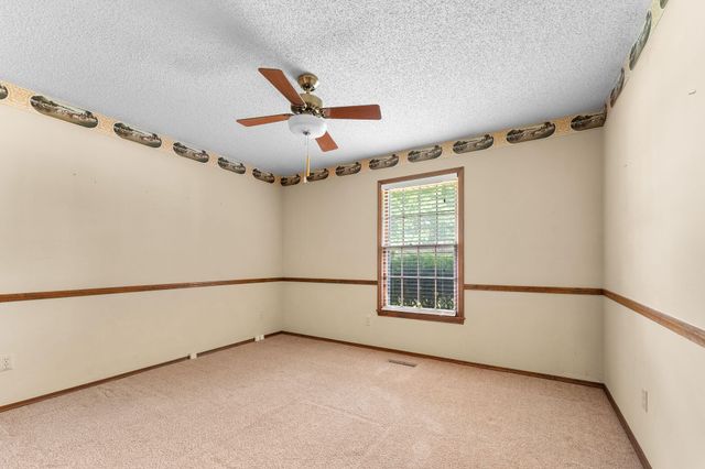 3237 S Kings Avenue, Springfield, MO 65807