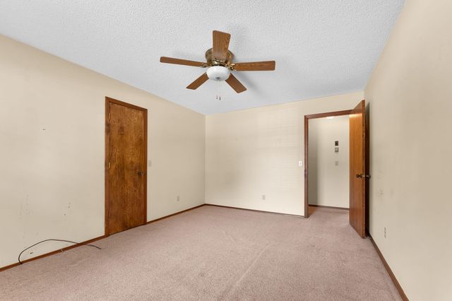 3237 S Kings Avenue, Springfield, MO 65807