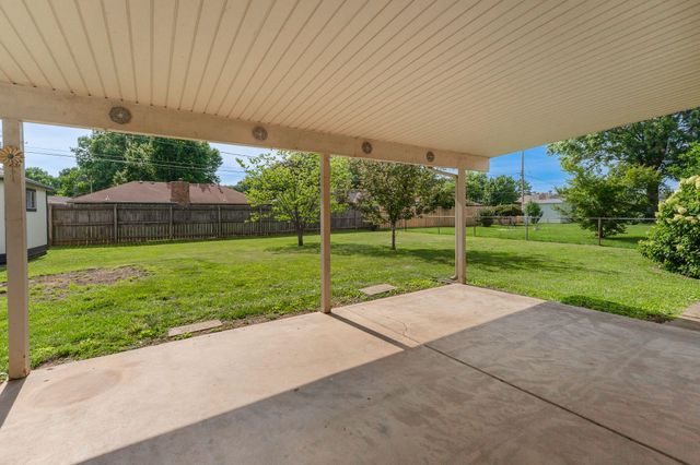 3237 S Kings Avenue, Springfield, MO 65807