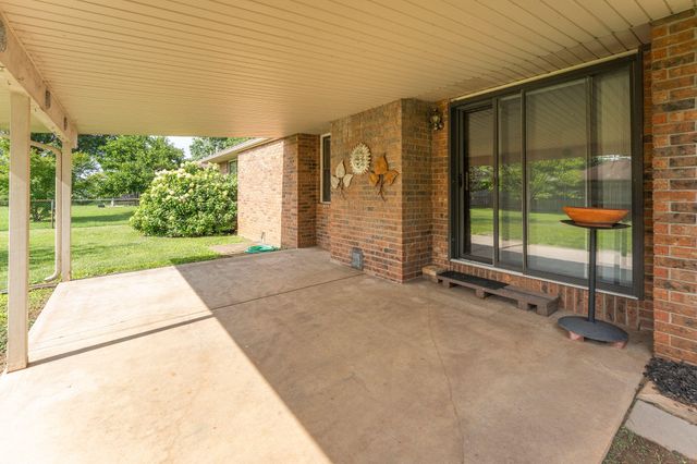 3237 S Kings Avenue, Springfield, MO 65807