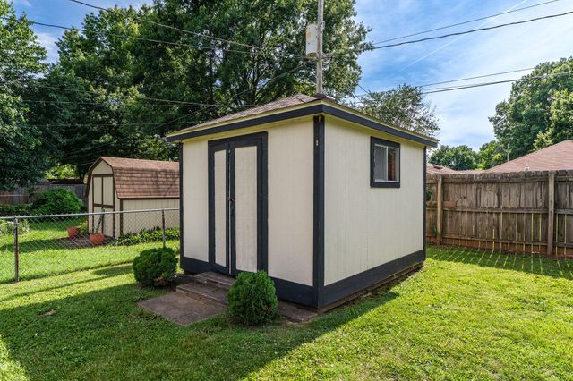3237 S Kings Avenue, Springfield, MO 65807