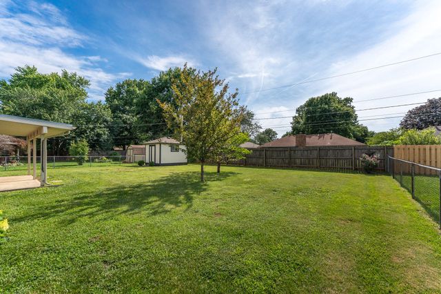 3237 S Kings Avenue, Springfield, MO 65807