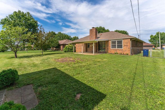 3237 S Kings Avenue, Springfield, MO 65807