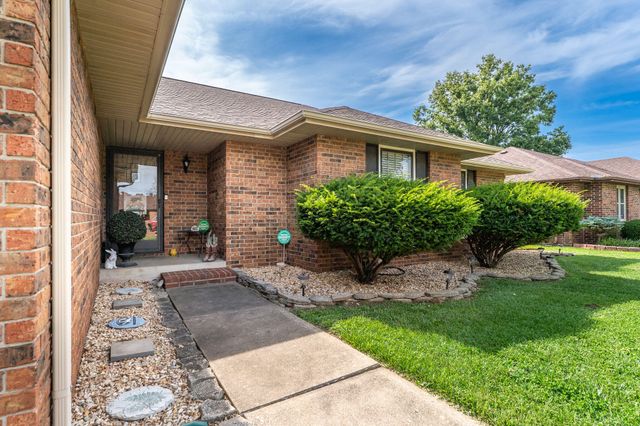3237 S Kings Avenue, Springfield, MO 65807