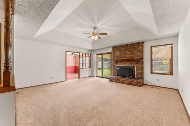 3237 S Kings Avenue, Springfield, MO 65807